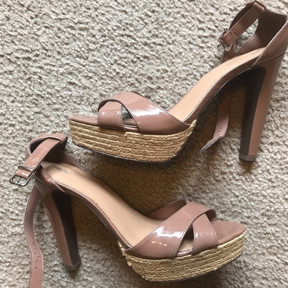 NWOT Nude platform sandal